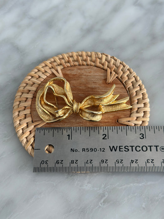 Gold Swirl Ribbon Brooch