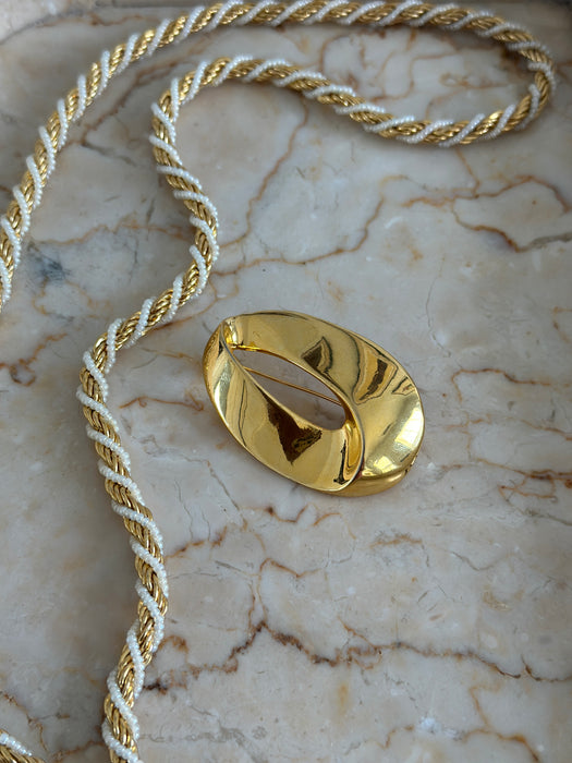 Gold Twisted Oval Brooch